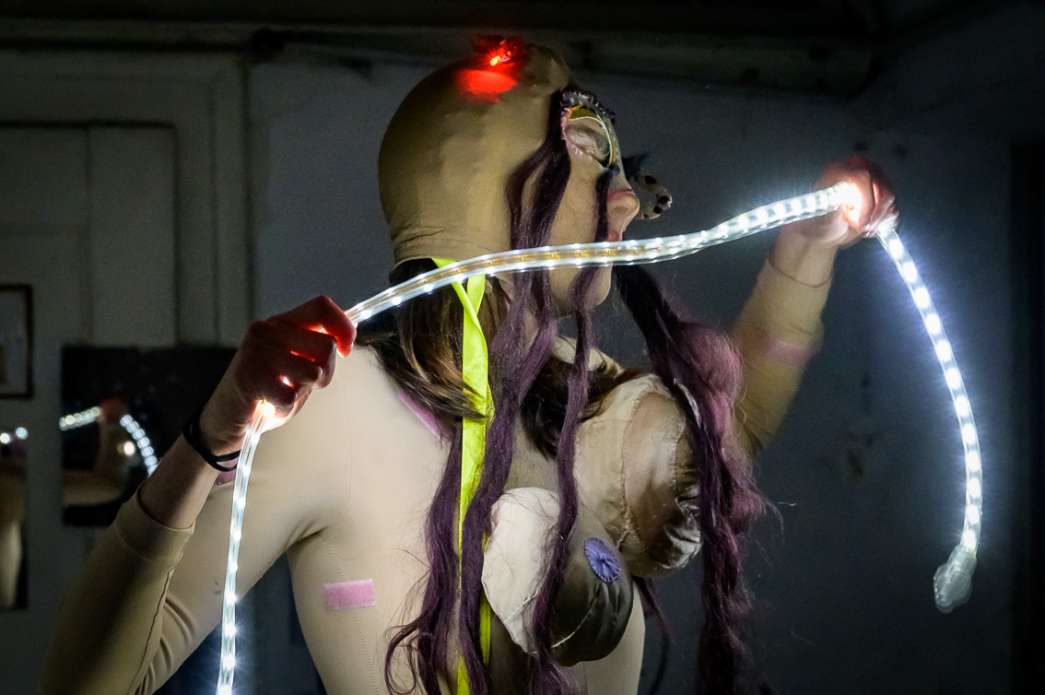 Clotilde Salmon, Danse machine. INACT Festival des Arts Mutants 2025, Amalgame.