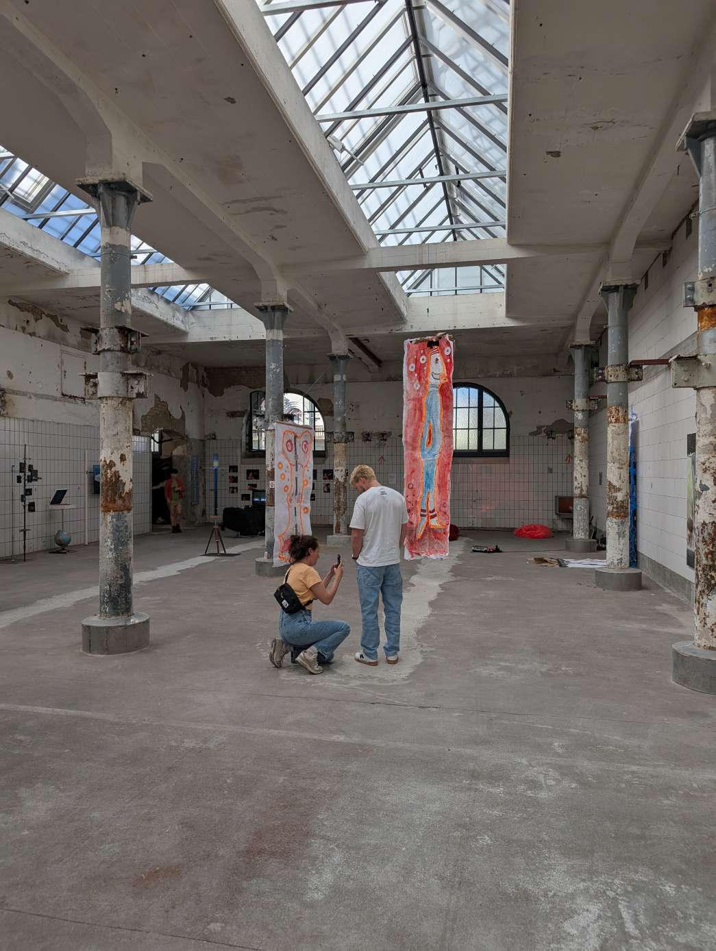 Jean-Miche Dejasmin (DE), Benno Blome (DE), Antje Bessau (DE), Eva Wittig (DE), Christoph Dinges (DE), Boglarka Balassa (DE), Julien Mathis (FR), Viola Korosi (FR), Ben Jack Nash (FR), Elise Planhard (FR), Arthur Poutignat (FR), Hanna Woll (DE), Eintreffen / Exposition. INACT Festival des Arts Mutants 2025, Amalgame.