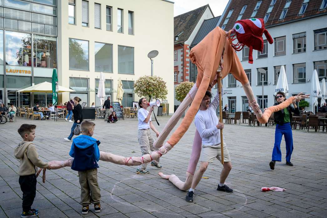 Gr&eacute;goire Chaudron, Alice Jouan, Rapport d'&eacute;chelle / Ma&szlig;stabsverh&auml;ltnis. INACT Festival des Arts Mutants 2025, Amalgame.