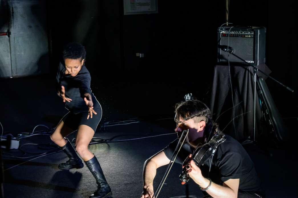 Helena Kanczinger, Alexis Tedde, R&eacute;sonnance Dissonante. INACT Festival des Arts Mutants 2025, Amalgame.