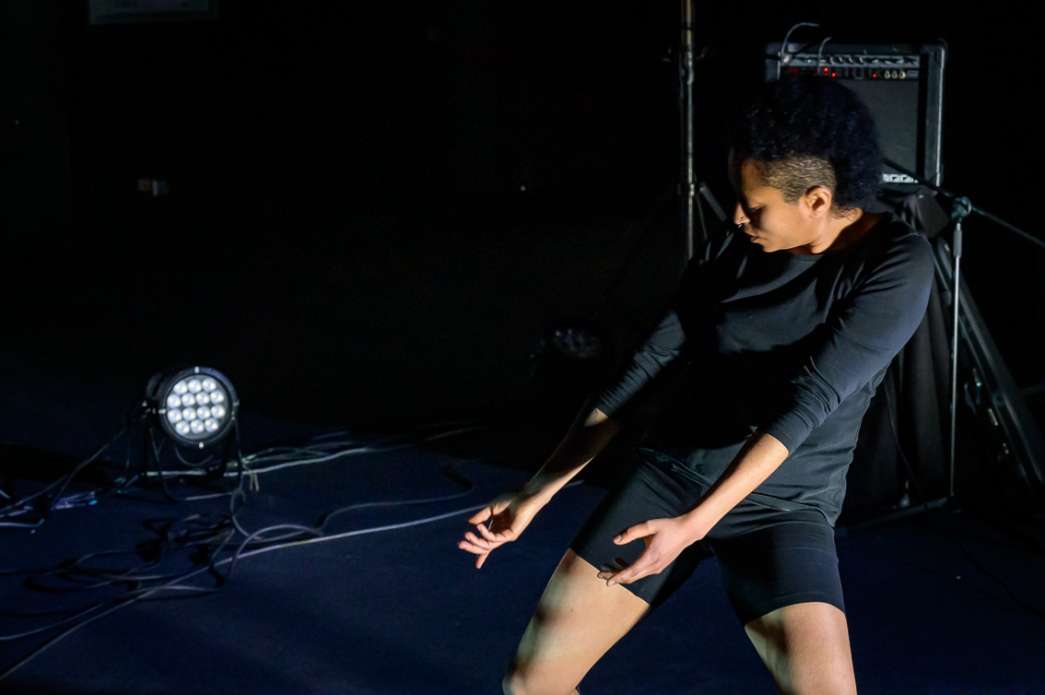 Helena Kanczinger, Alexis Tedde, R&eacute;sonnance Dissonante. INACT Festival des Arts Mutants 2025, Amalgame.