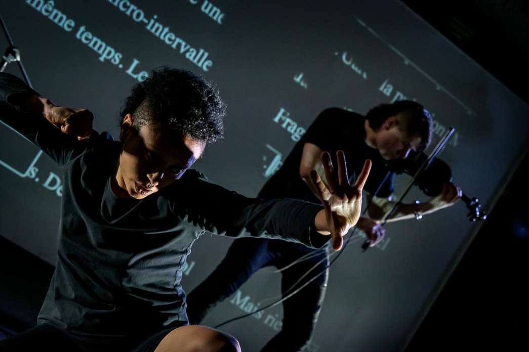 Helena Kanczinger, Alexis Tedde, R&eacute;sonnance Dissonante. INACT Festival des Arts Mutants 2025, Amalgame.