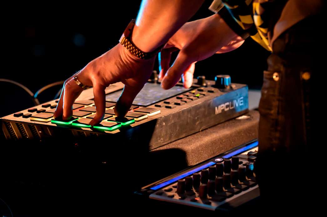 Aquila Lescene, Kacper Graczyk, Slaanquila VS coding. INACT Festival des Arts Mutants 2025, Amalgame.