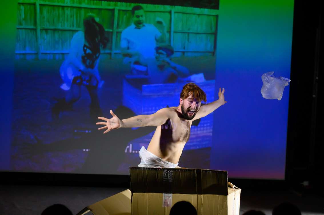 Martijn van Elferen, Plié en deux (XXY). INACT Festival des Arts Mutants 2024, Co-modification. photo: Christoph Debarry