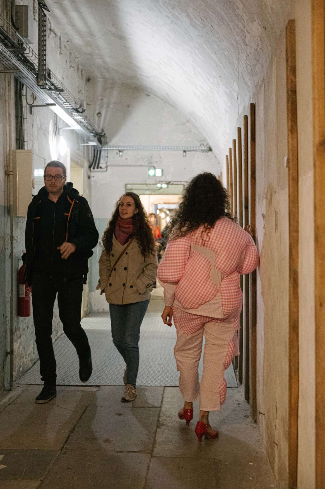 Kiki DeGonzag, d'HOMMestique. INACT Festival des Arts Mutants 2024, Co-modification.