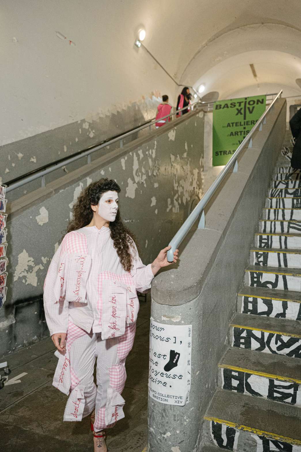 Kiki DeGonzag, d'HOMMestique. INACT Festival des Arts Mutants 2024, Co-modification.