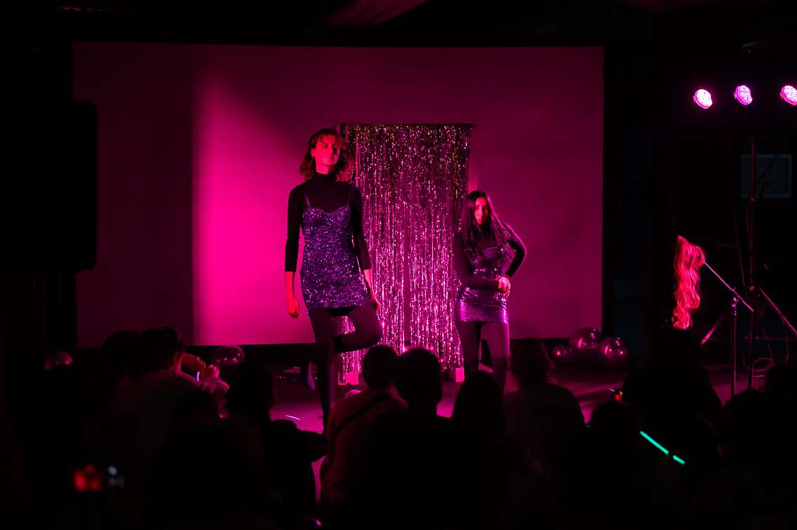 Julien Kirrmann, Ines Assoual, Décompte vers une fin connue. INACT Festival des Arts Mutants 2024, Co-modification.