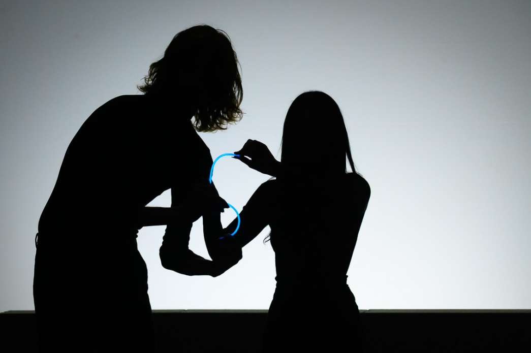 Julien Kirrmann, Ines Assoual, D&eacute;compte vers une fin connue. INACT Festival des Arts Mutants 2024, Co-modification.