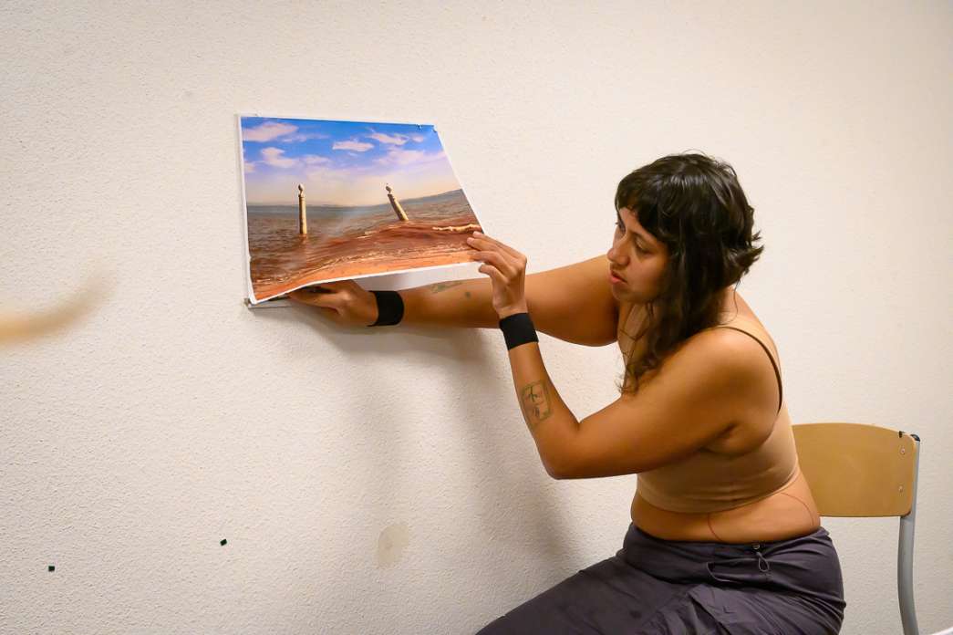 Marina Dubia, Implication Studies, or Performance for Englishmen. INACT Festival des Arts Mutants 2024, Co-modification.