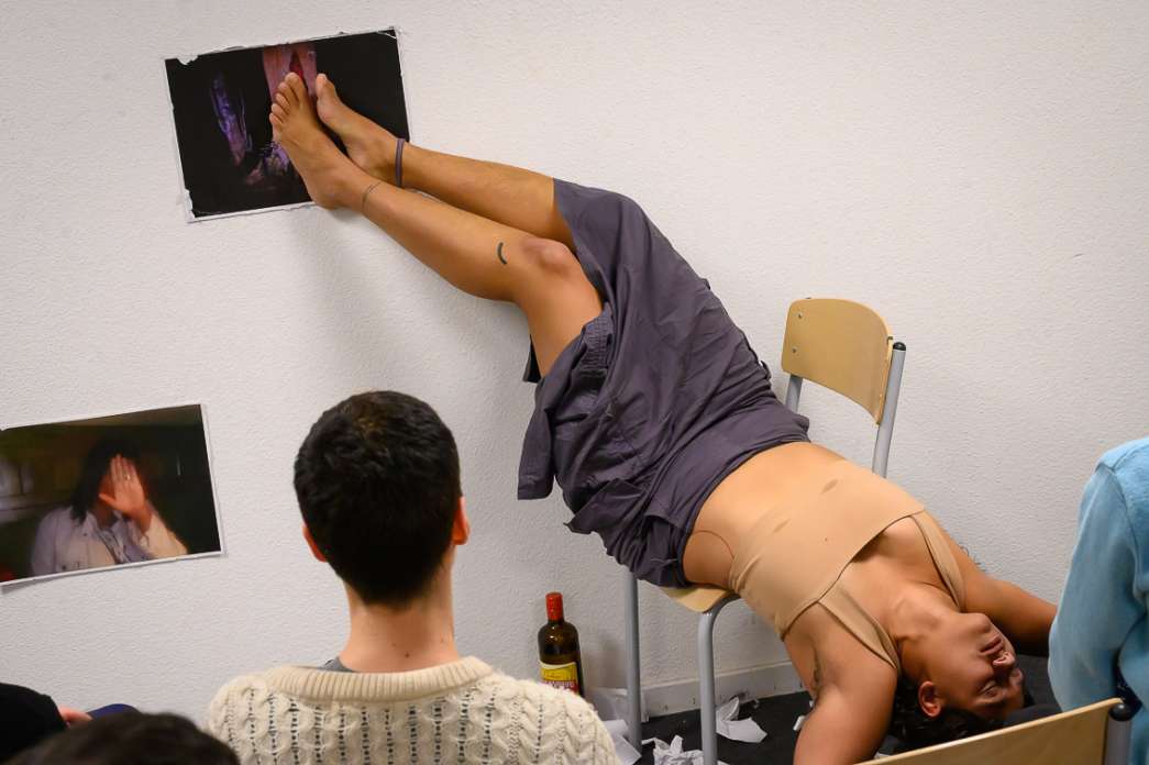 Marina Dubia, Implication Studies, or Performance for Englishmen. INACT Festival des Arts Mutants 2024, Co-modification.