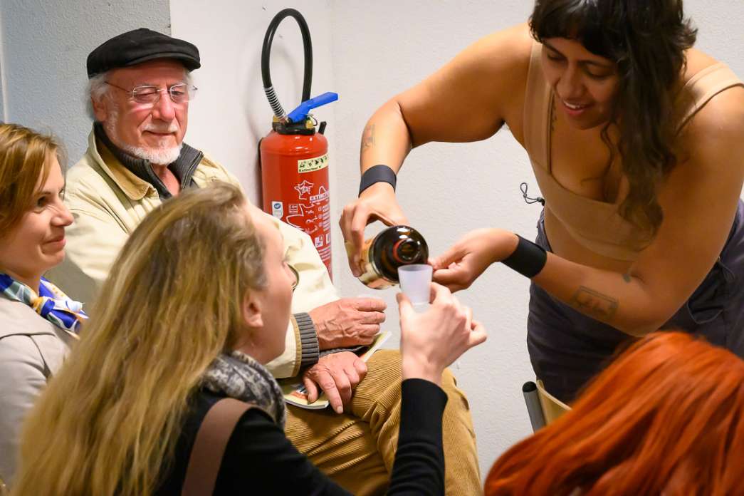 Marina Dubia, Implication Studies, or Performance for Englishmen. INACT Festival des Arts Mutants 2024, Co-modification.