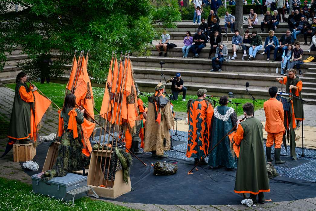 Porte Renaud (d&eacute;dale), Jusqu'&agrave; quand pourra le monde (Andrias Scheuchzeri). INACT Festival des Arts Mutants 2024, Co-modification.