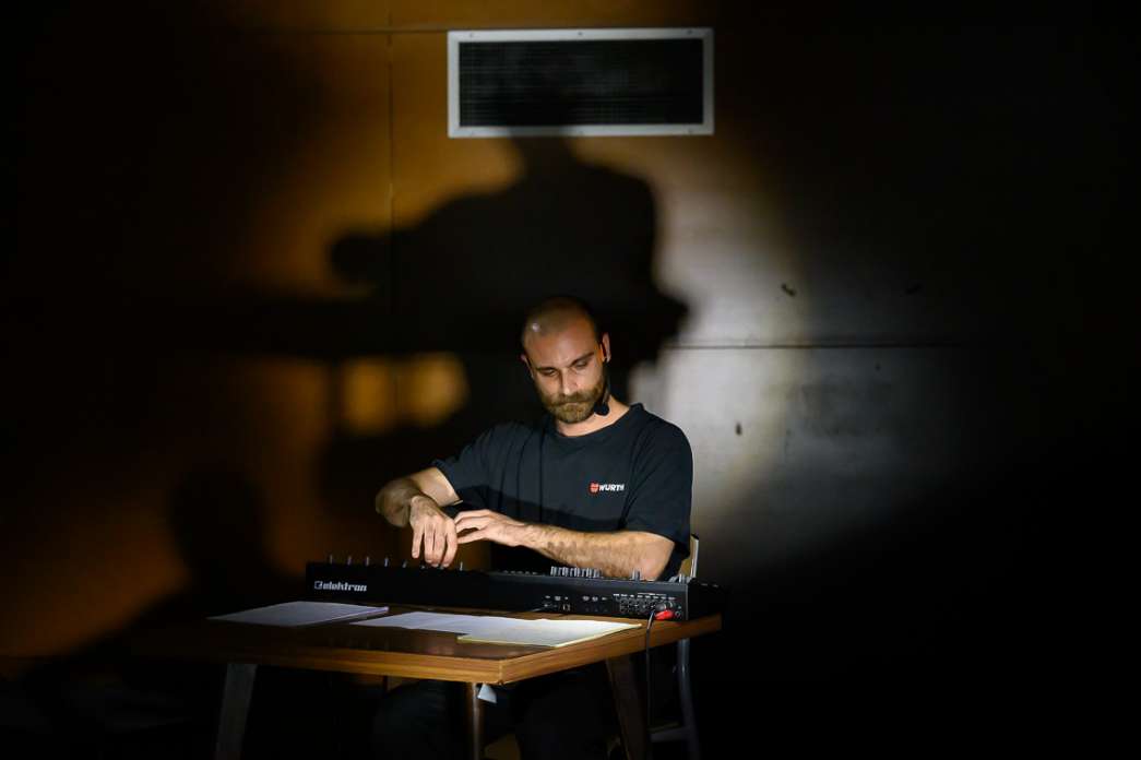 Augustin R&eacute;my-Palisson, Maxence Pinchon, Manuel pour polir sa langue contre les vagues. INACT Festival des Arts Mutants 2024, Co-modification.