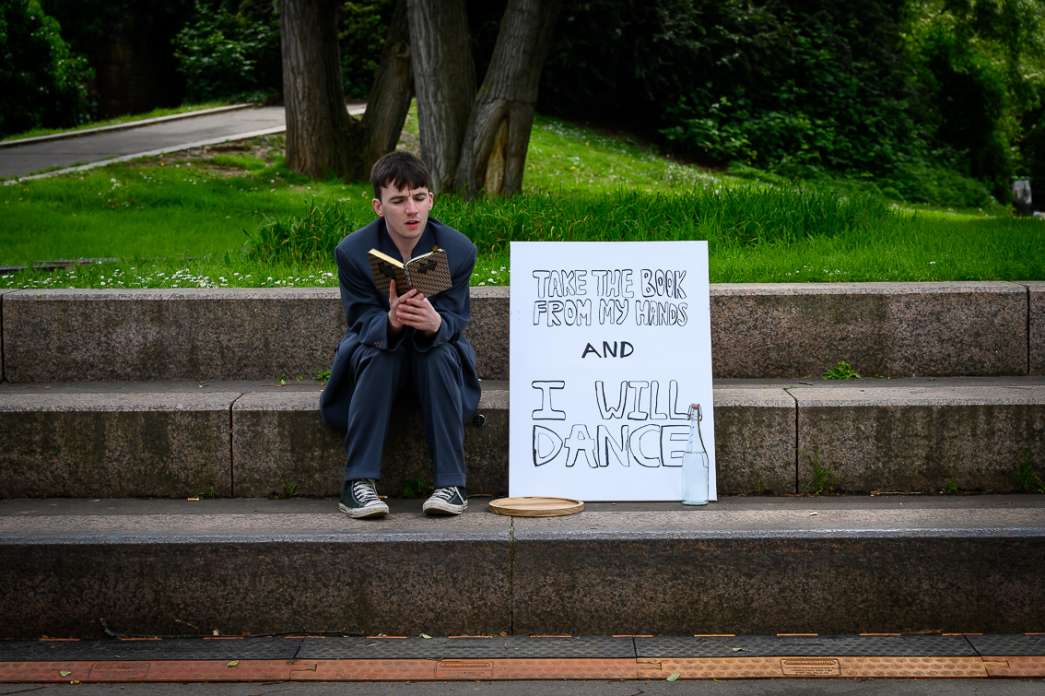 Matthew Rawcliffe, Mrs Dalloway: The One Man Show. INACT Festival des Arts Mutants 2024, Co-modification.
