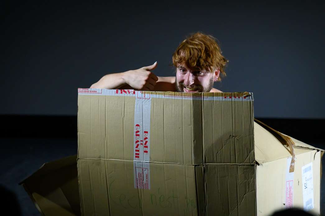 Martijn van Elferen, Pli&eacute; en deux (XXY). INACT Festival des Arts Mutants 2024, Co-modification.