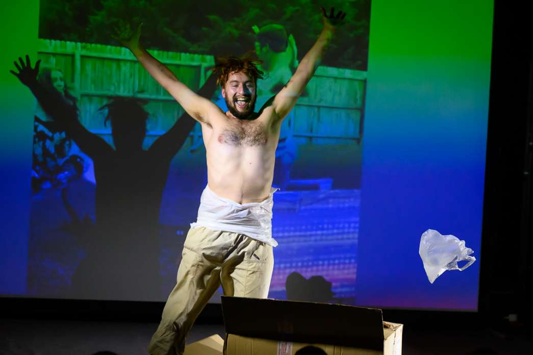 Martijn van Elferen, Pli&eacute; en deux (XXY). INACT Festival des Arts Mutants 2024, Co-modification.