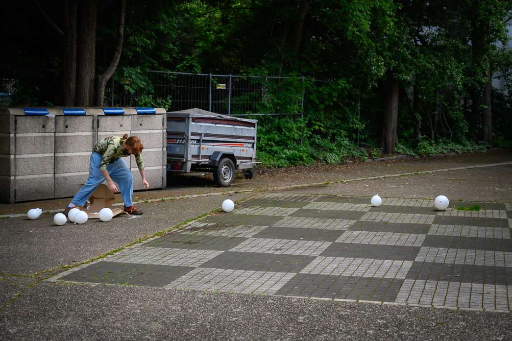 Martijn van Elferen, Pli&eacute; en deux (XXY). INACT Festival des Arts Mutants 2024, Co-modification.