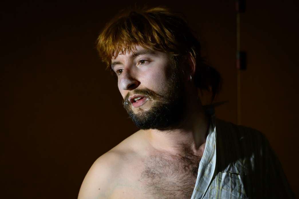 Martijn van Elferen, Pli&eacute; en deux (XXY). INACT Festival des Arts Mutants 2024, Co-modification.