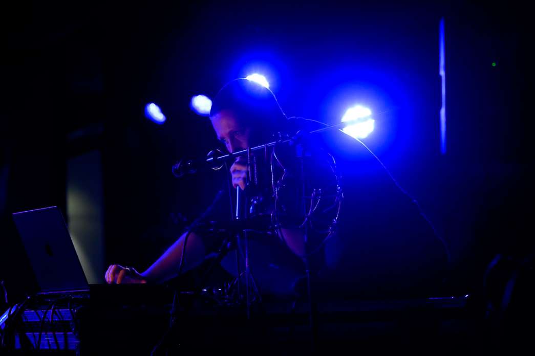 Th&eacute;a Soti, Thea Soti + Chorale: Voix recycl&eacute;es. INACT Festival des Arts Mutants 2024, Co-modification.