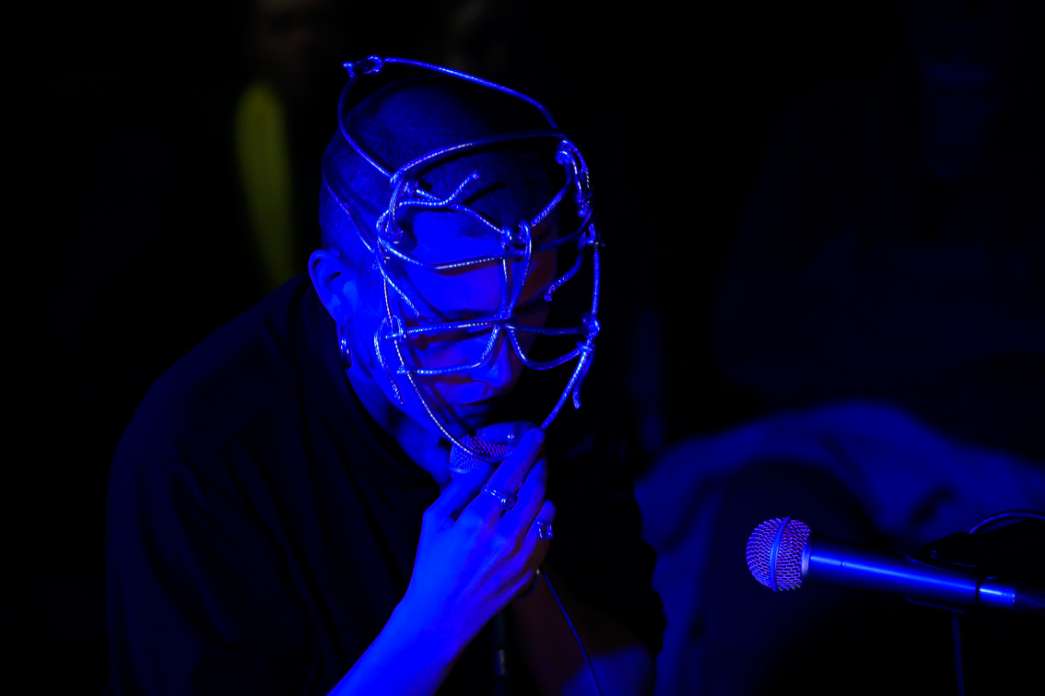 Th&eacute;a Soti, Thea Soti + Chorale: Voix recycl&eacute;es. INACT Festival des Arts Mutants 2024, Co-modification.