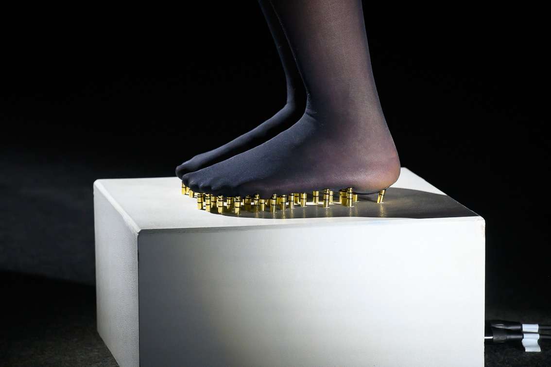 Camille Lacroix, Transformateur destiné à utiliser les petites énergies gaspillées - #1 Générateur de tensions. INACT Festival des Arts Mutants 2024, Co-modification.