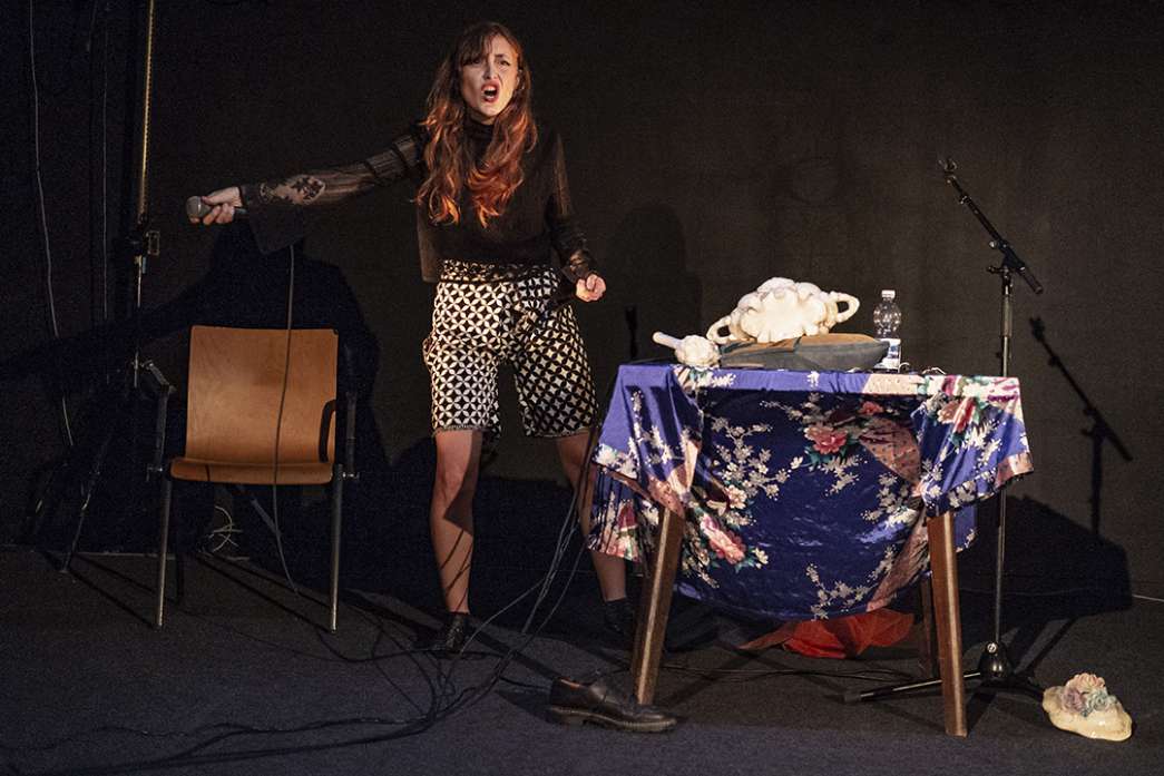 Bazar Laqué, « Dieu, qu’est-ce que tu fais? Tu fais ta diva ? On t’attend ». INACT Festival des Arts Mutants 2020. Photo : Patrick Lambin.