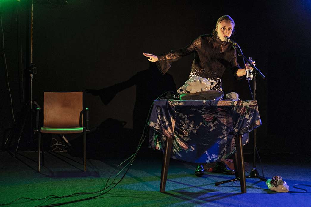 Bazar Laqué, « Dieu, qu’est-ce que tu fais? Tu fais ta diva ? On t’attend ». INACT Festival des Arts Mutants 2020. Photo : Patrick Lambin.