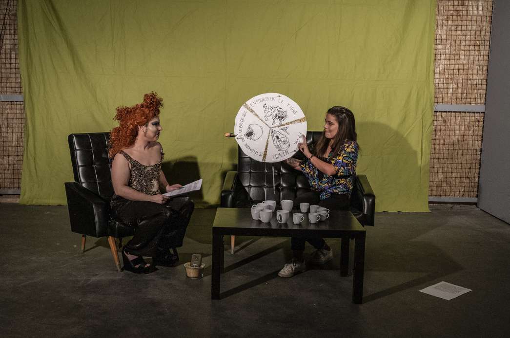 Rozenn Veauvy et Wet Bambie, « #L'Hermite dans le marc de café ». INACT Festival des Arts Mutants 2020. Photo : Patrick Lambin.