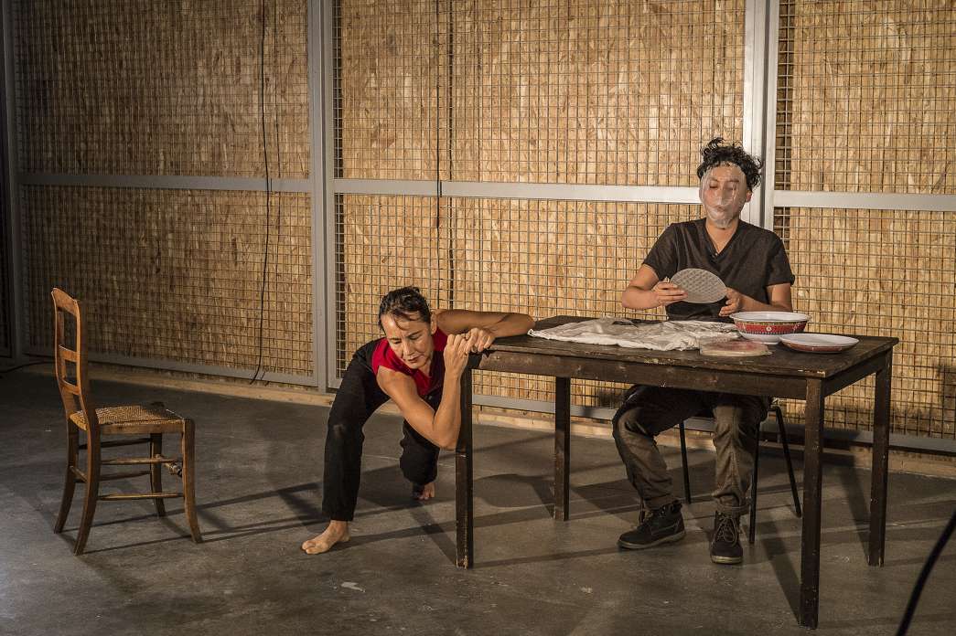 Evan Nguyen et Yoko Nguyen, « Ni l'un, ni l'autre ». INACT Festival des Arts Mutants 2020. Photo : Patrick Lambin.