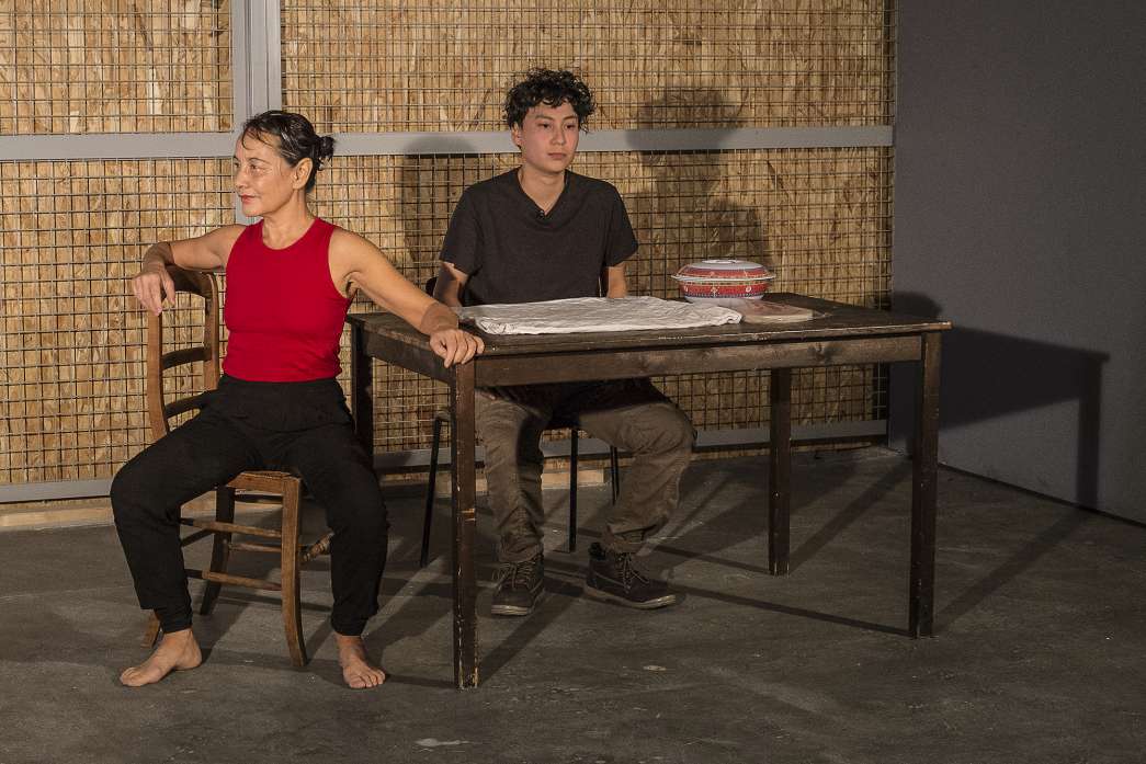 Evan Nguyen et Yoko Nguyen, « Ni l'un, ni l'autre ». INACT Festival des Arts Mutants 2020. Photo : Patrick Lambin.