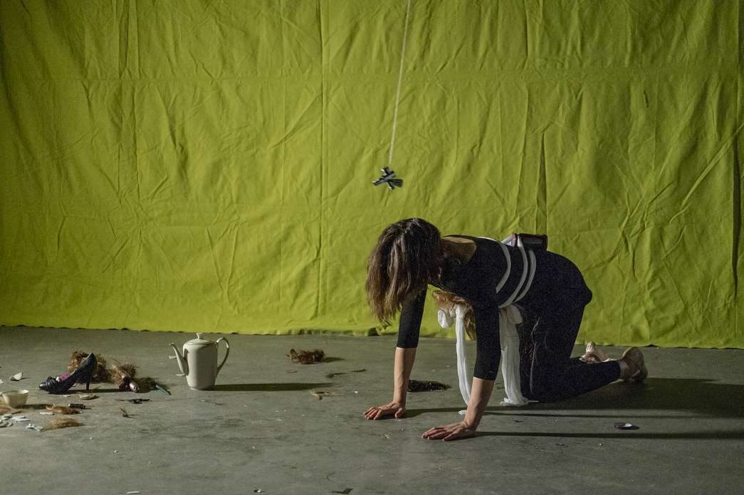Cindy Cordt, « On ne peut que déplorer l’importance de Kant ». INACT Festival des Arts Mutants 2020. Photo : Patrick Lambin.