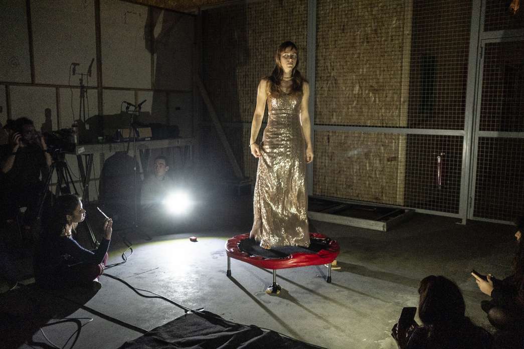 Janneke van der Putten, « Trampoline ». INACT Festival des Arts Mutants 2020. Photo : Patrick Lambin.