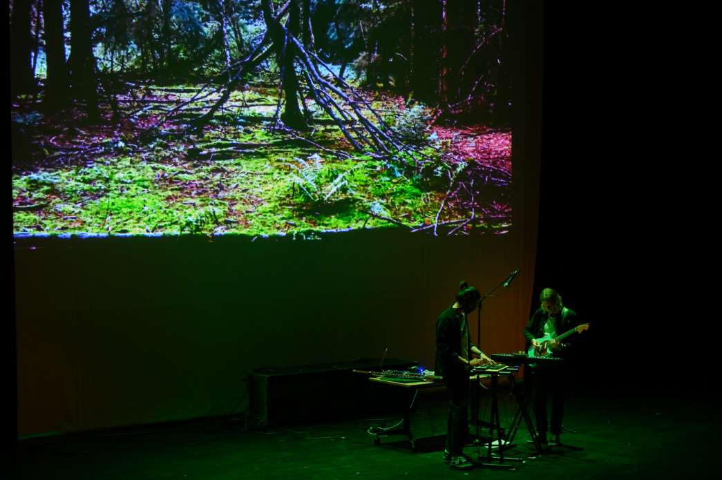 Léo Sallez et Léo Scherr, Agaisse. INACT Festival des Arts Mutants 2023, Dissensus.