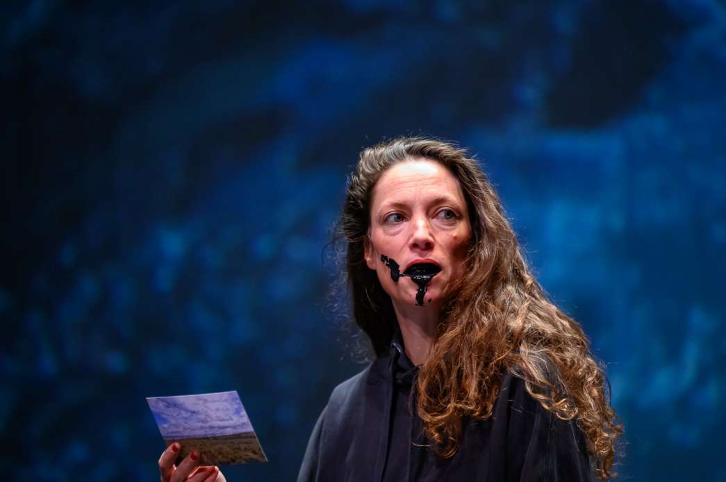 Julie Pichavant, APNEA. INACT Festival des Arts Mutants 2023, Dissensus.
