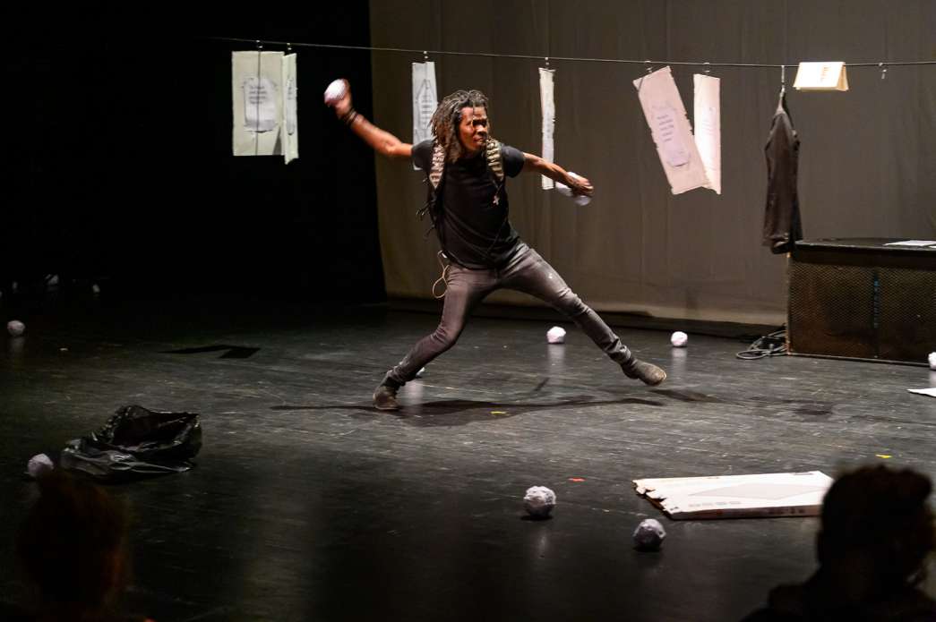 Bijou Mackenson, Grève. INACT Festival des Arts Mutants 2023, Dissensus.
