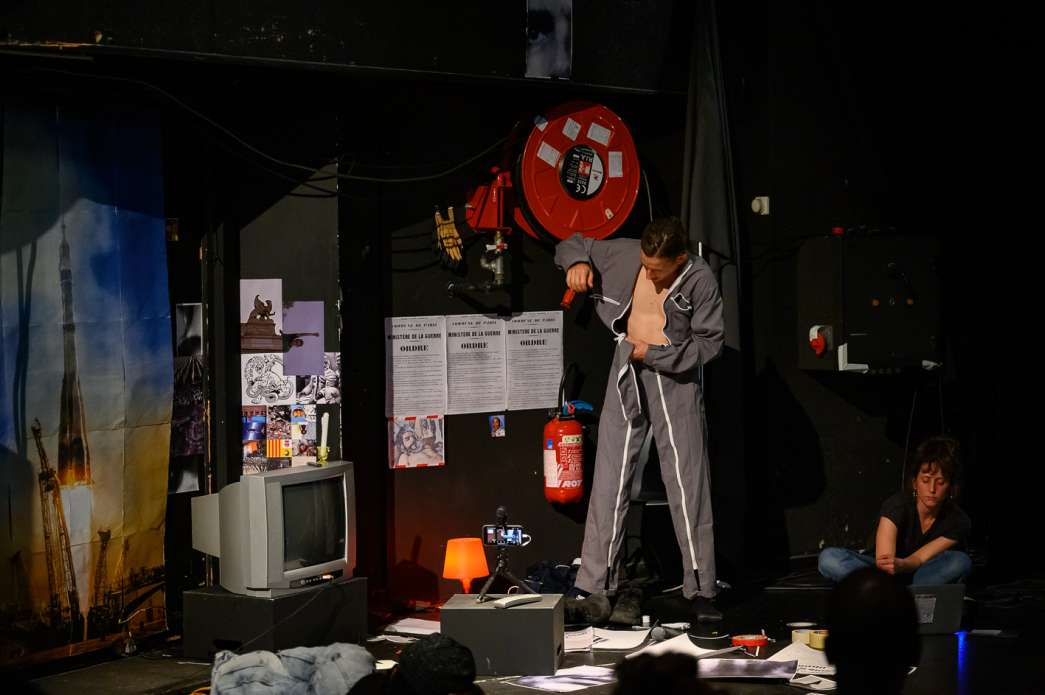 Luis Carricaburu, L'homme quelconque. INACT Festival des Arts Mutants 2023, Dissensus.