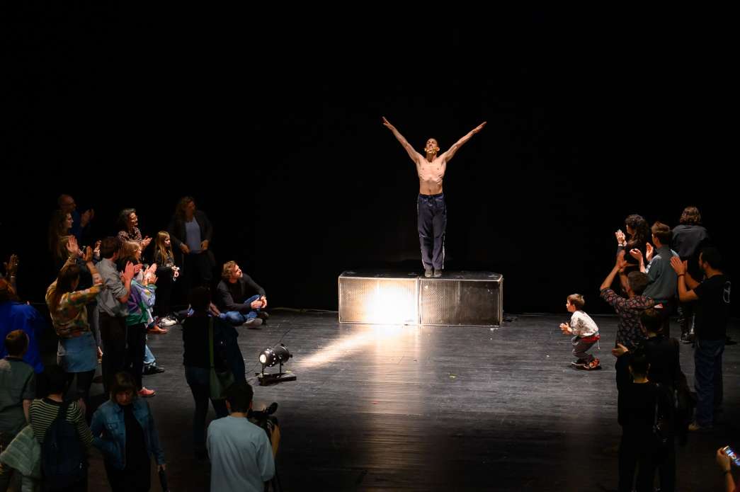 Luis Carricaburu, L'homme quelconque. INACT Festival des Arts Mutants 2023, Dissensus.