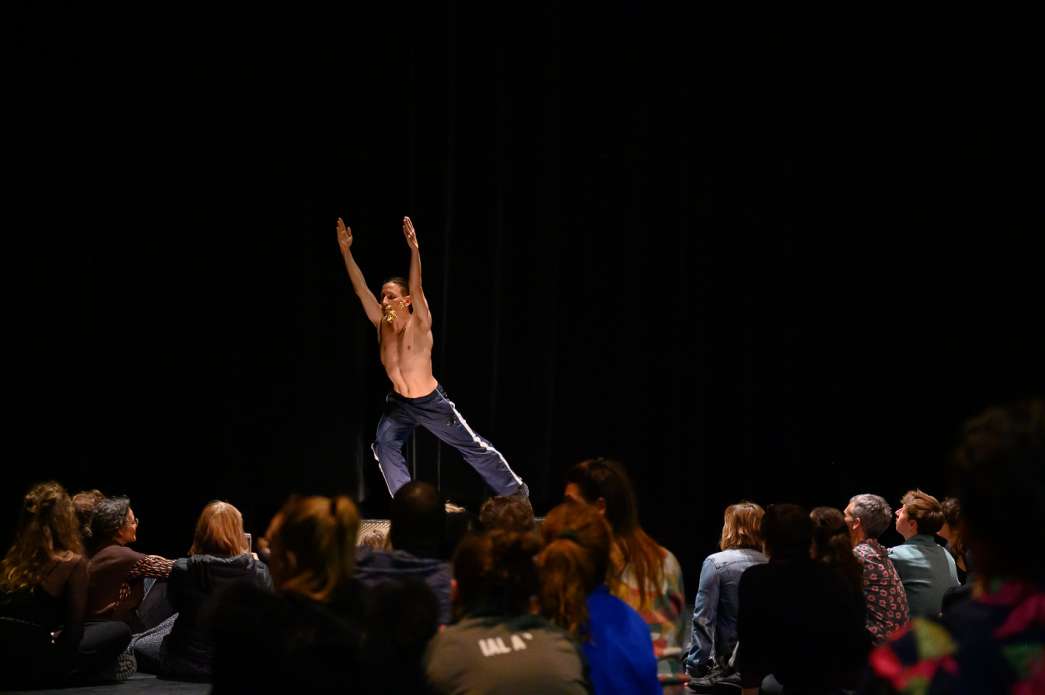 Luis Carricaburu, L'homme quelconque. INACT Festival des Arts Mutants 2023, Dissensus.