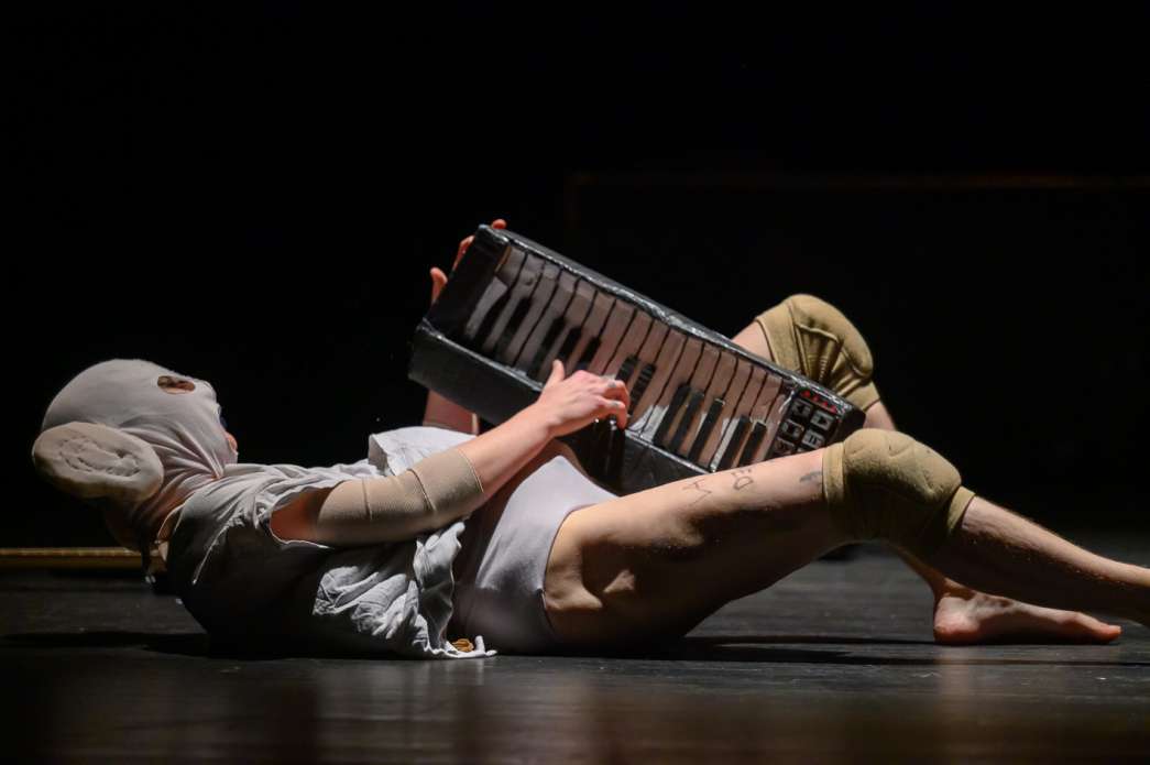 Emma Kerssenbrock, La musique occidentale s'oxyde un peu. INACT Festival des Arts Mutants 2023, Dissensus.