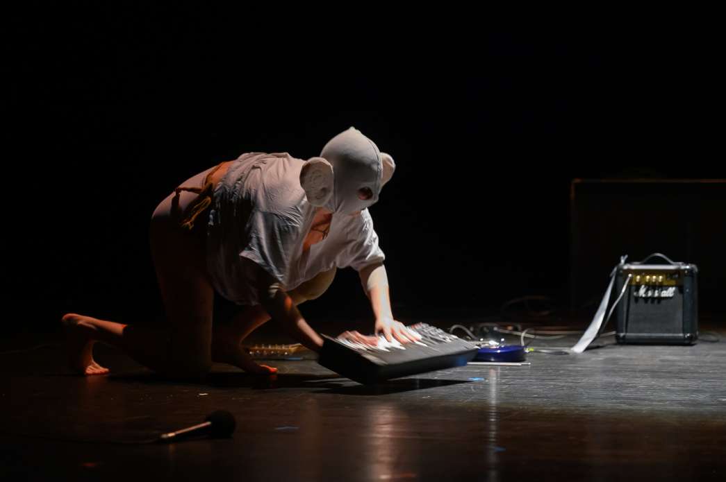 Emma Kerssenbrock, La musique occidentale s'oxyde un peu. INACT Festival des Arts Mutants 2023, Dissensus.