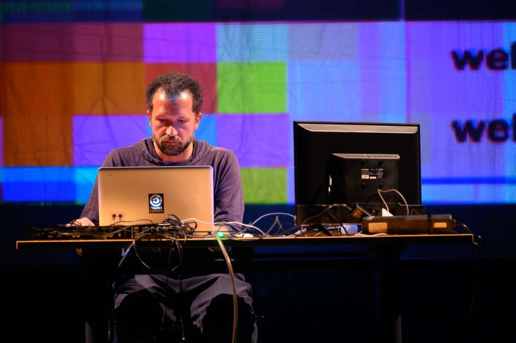 Lixt, sh[i]e[l]d]. INACT Festival des Arts Mutants 2023, Dissensus.