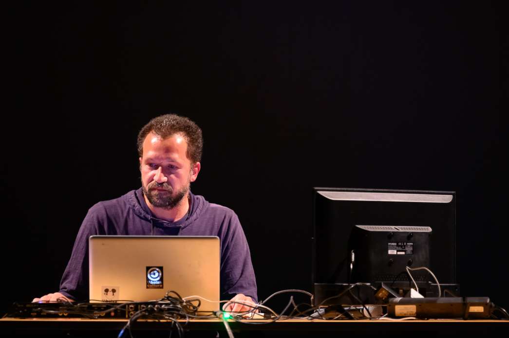 Lixt, sh[i]e[l]d]. INACT Festival des Arts Mutants 2023, Dissensus.