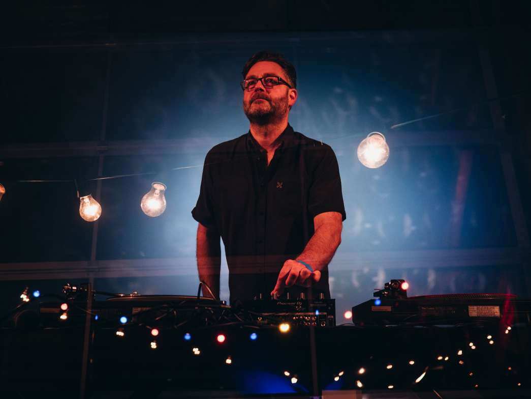 6-nal, « Live DJ set ». INACT Festival des Arts Mutants 2021 « Inframince » Photo : Valentine Zeler et Patrick Lambin.