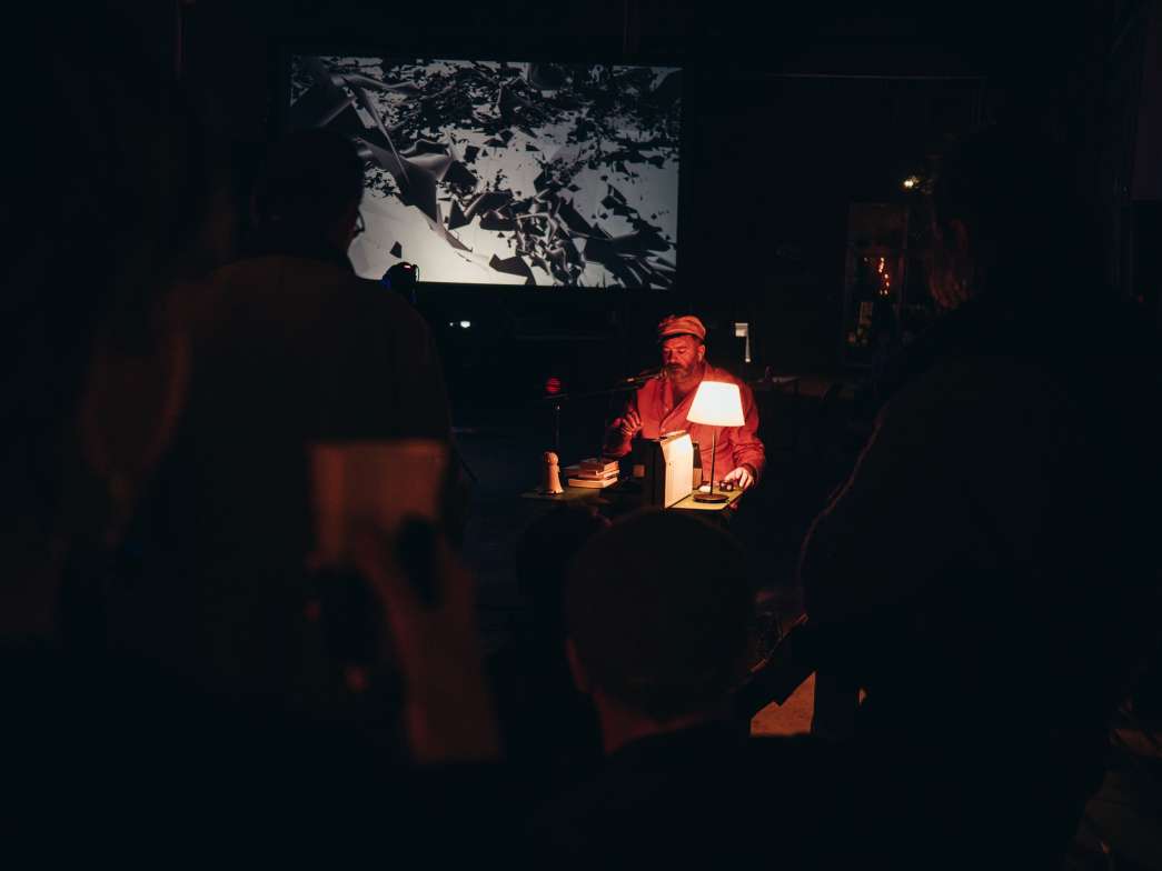 David Legrand, « JE NE VEUX PLUS AJOUTER DE LA MATÉRIALITÉ AU MONDE ». INACT Festival des Arts Mutants 2021 « Inframince » Photo : Valentine Zeler et Patrick Lambin.