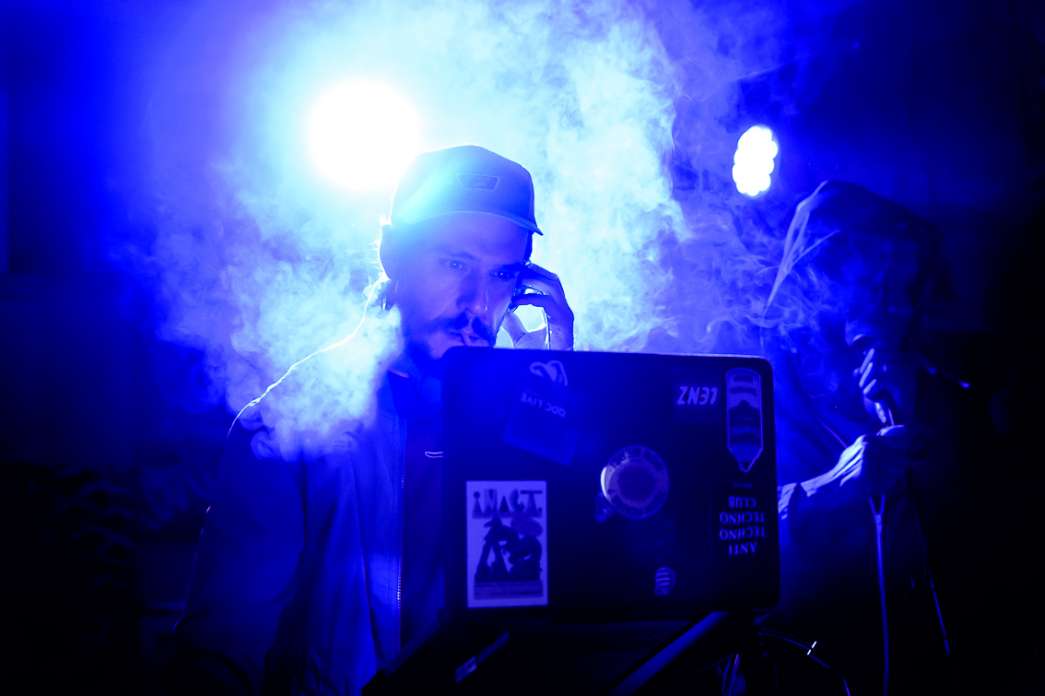 Altf4, Paul Henrri et Imàlà alias BimBamBoum « Live DJ Set ». INACT Festival des Arts Mutants 2021 « Inframince » Photo : Christophe de Barry / Hans Lucas et Patrick Lambin.