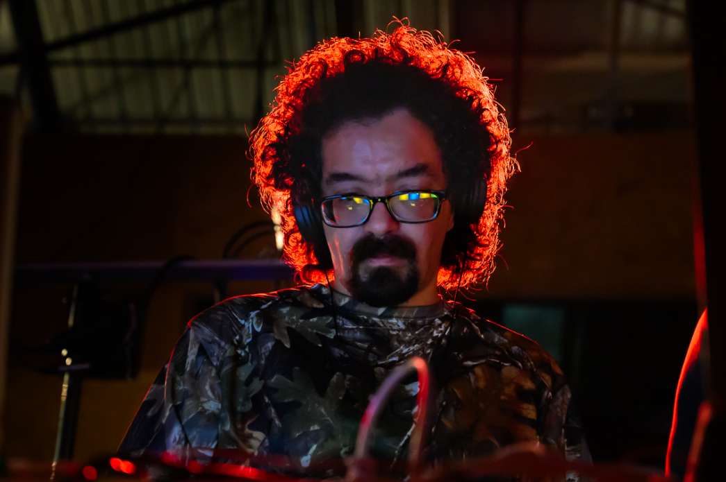 Altf4, Paul Henrri et Imàlà alias BimBamBoum « Live DJ Set ». INACT Festival des Arts Mutants 2021 « Inframince » Photo : Christophe de Barry / Hans Lucas et Patrick Lambin.