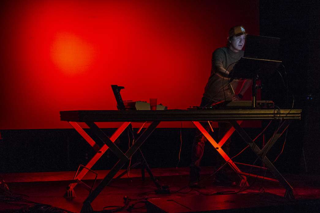 Dimitri Rossi, « Live DJ set ». INACT Festival des Arts Mutants 2021 « Inframince » Photo : Valentine Zeler et Patrick Lambin.
