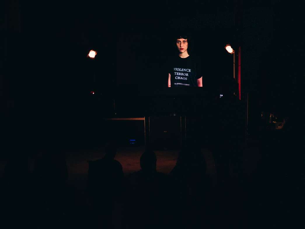 Julia Droga, « Joan of arc #2 ». INACT Festival des Arts Mutants 2021 « Inframince » Photo : Valentine Zeler.