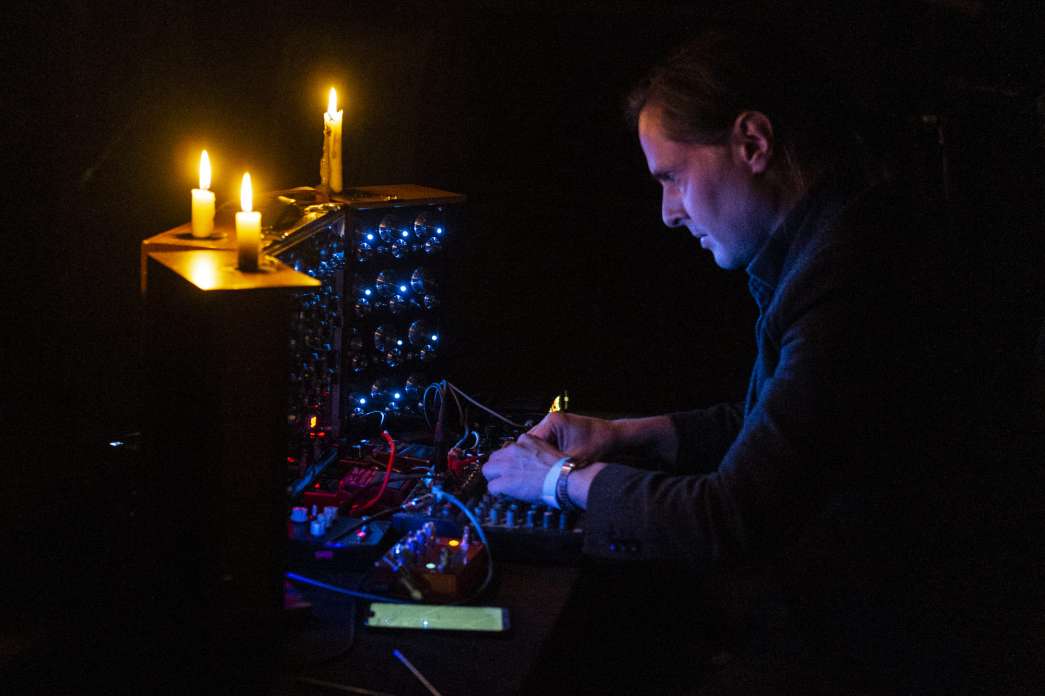 Leandro Barzábal « Sans titre ». INACT Festival des Arts Mutants 2021 « Inframince ». Photos : Valentine Zeler et Patrick Lambin.