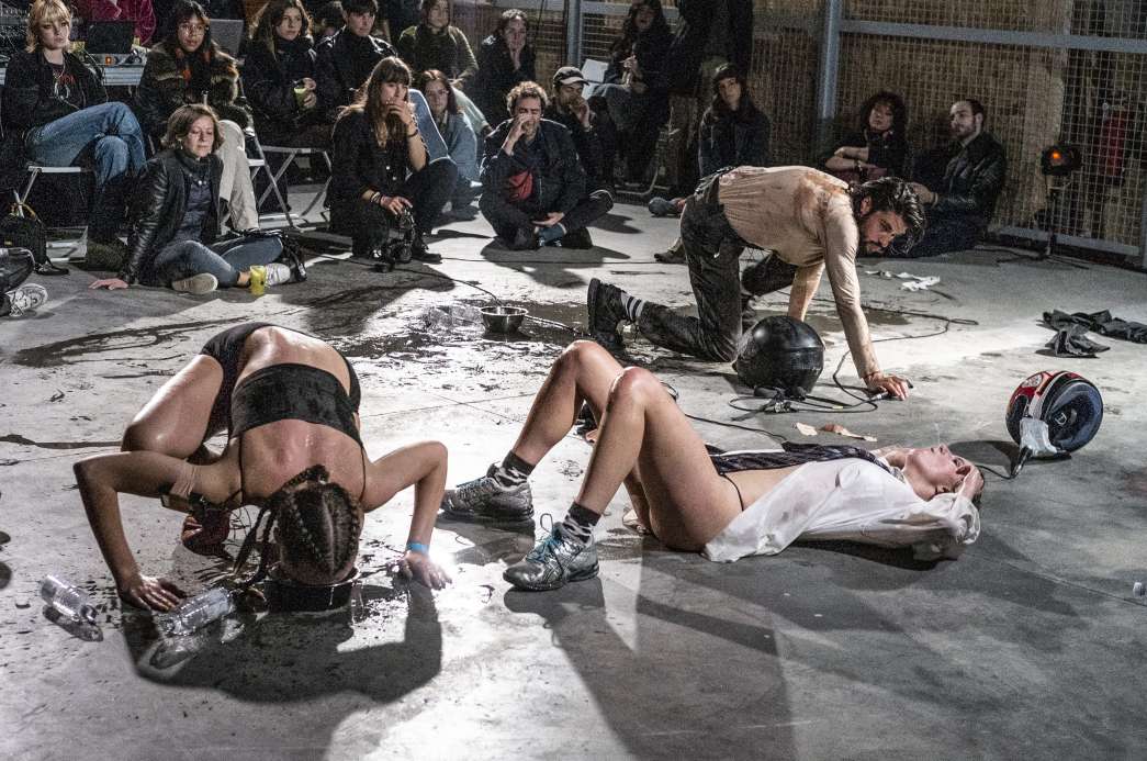 Ksenia Khmelnitskaya, Laura, Aru_Andrea, « WYDEYDB ». INACT Festival des Arts Mutants 2021 « Inframince » Photo : Valentine Zeler et Patrick Lambin.